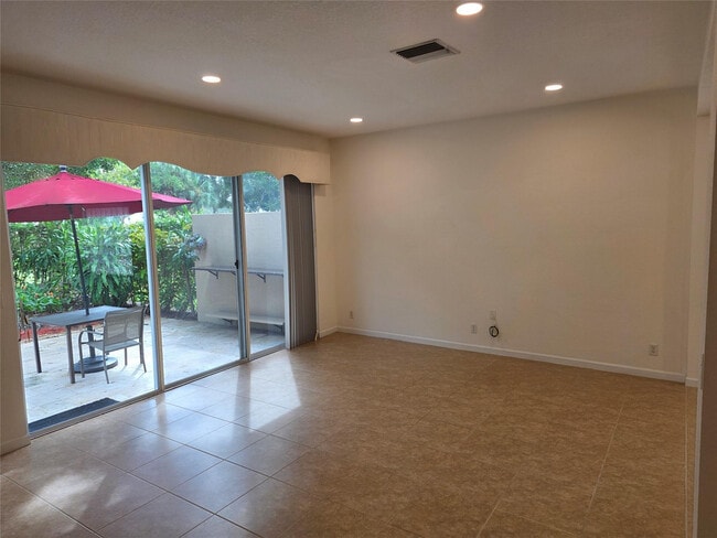 Photo - 383 Berenger Walk