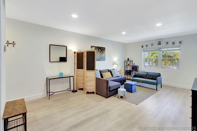 2426 SE 17th St Unit 305