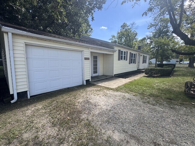 Photo - 821 County Rd 1625 N