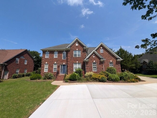 Building Photo - 8348 Rocky River Rd