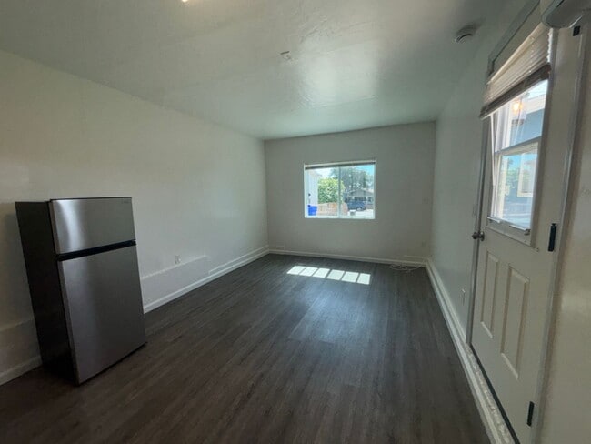 Photo - 4006-4008 DELTA STREET Unit 4008