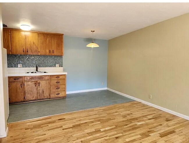 Building Photo - 2950wi Unit 6