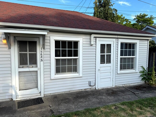 Building Photo - 1 Bedroom duplex in downtown Eugene Unit 1568 1/2 Olive St
