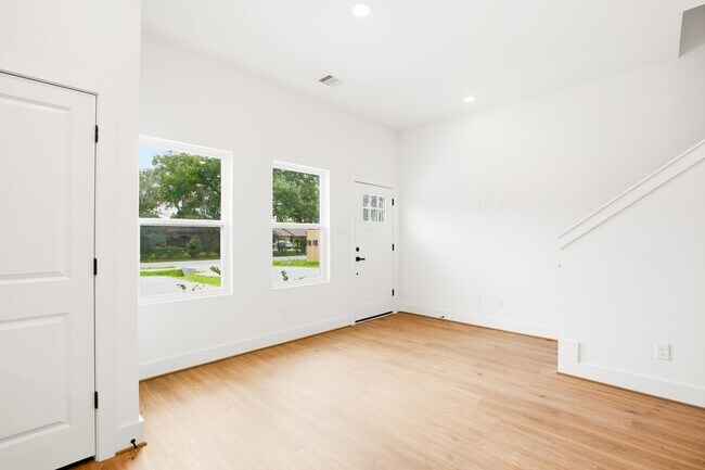 Photo - 7841 Sunnyhill St