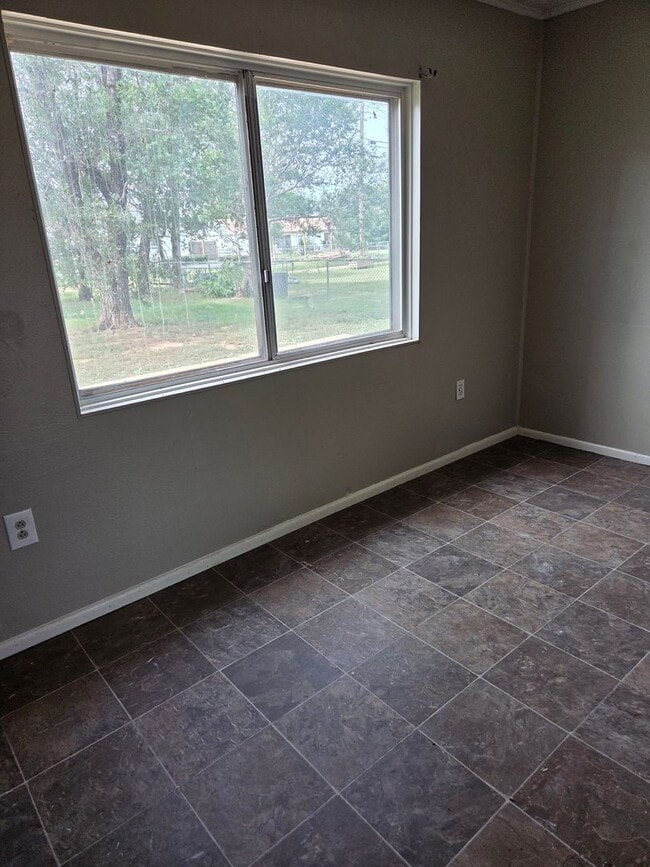 Photo - 700 Mars St