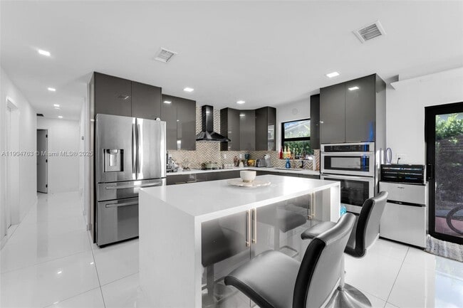 Photo - 10364 SW 6th St