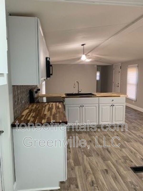 Photo - 311 Goldsmith Rd