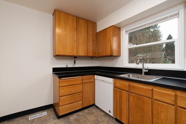 Photo - Multnomah Tri Plex Unidad 6136