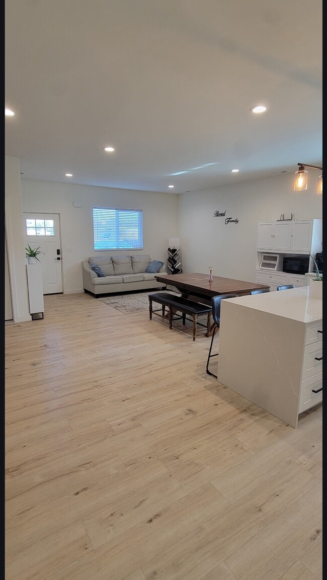 Photo - 427 2nd Ave SE