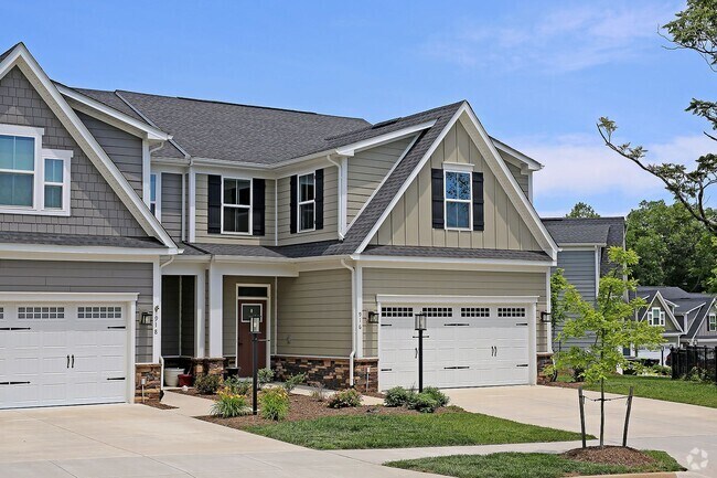 Building Photo - Berkmar Overlook Home with 2-Car Garage & ...