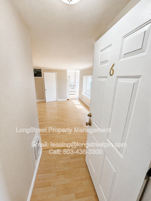 Photo - 772 SW Broadway Dr