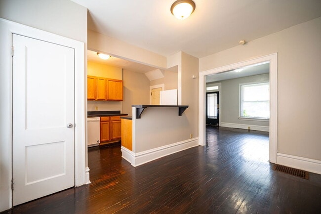 Photo - 1480 Summit St