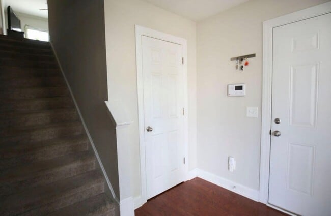 Photo - 4217 Scharite St