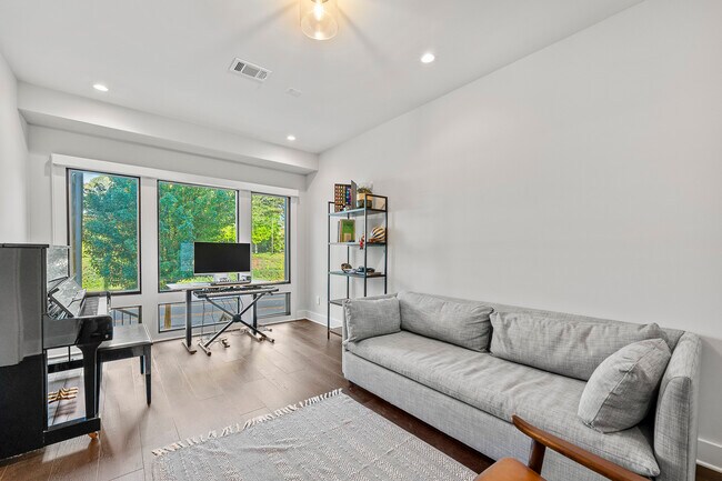 Photo - 2528 Appleden Pl