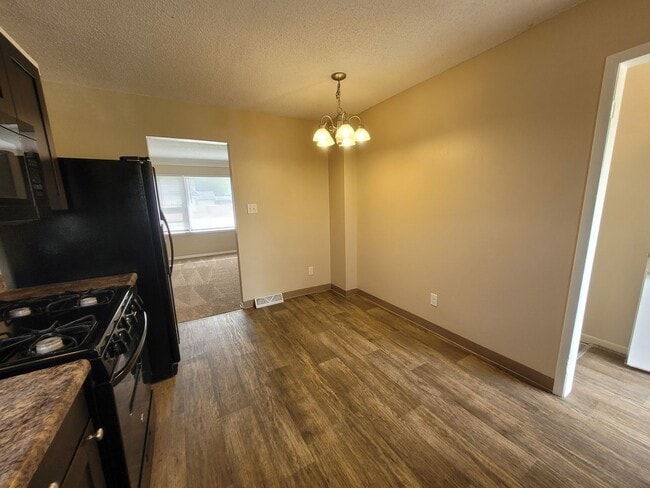 Photo - 2 Bedroom, 1 Bathroom Home 5 Minutes from ...