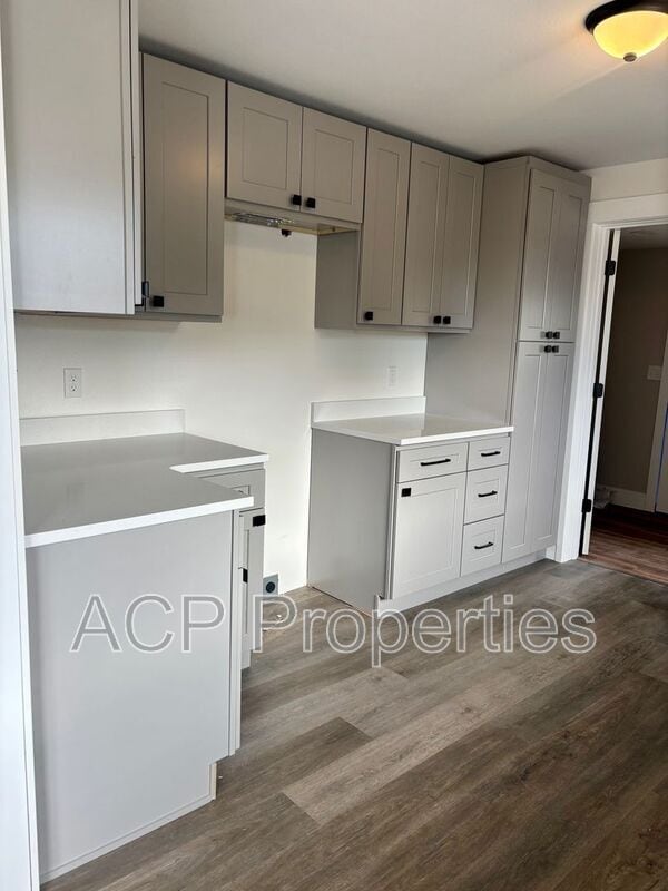 Photo - 2094 Front St