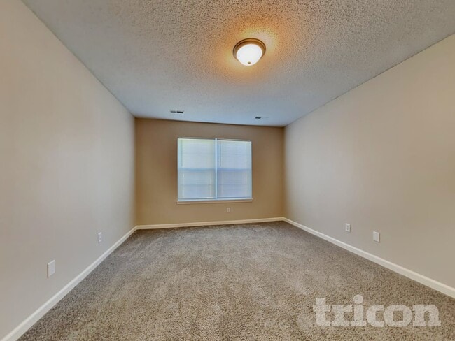 Photo - 2490 Lakecrest Dr