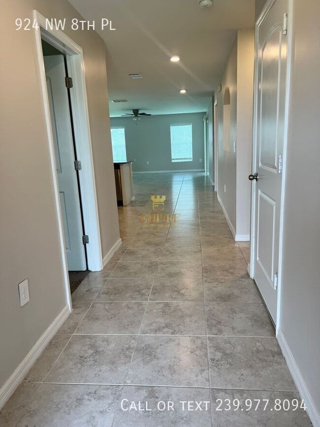 Photo - 924 NW 8th Pl