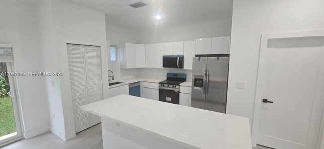 Photo - 141 NW 11th St
