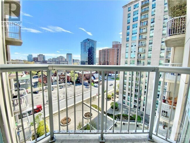 Photo - 234 Rideau St Unit 1011