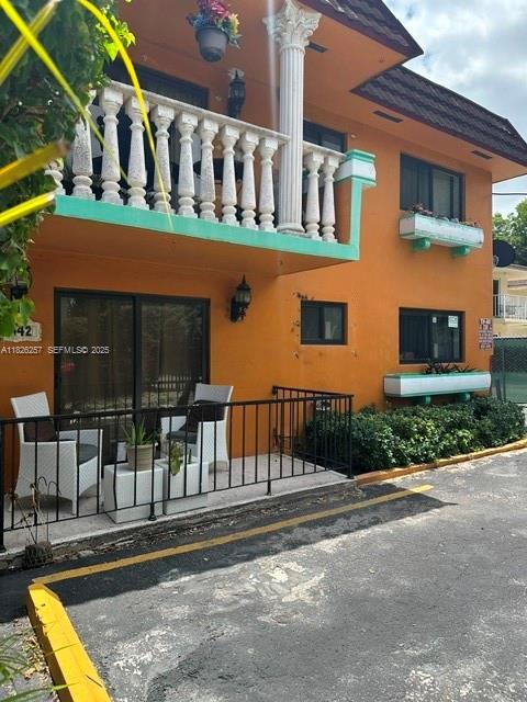 Building Photo - 1442 NW 1st St Unit 2