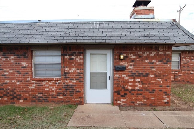 Photo - 114 NE 12th St