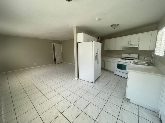 Building Photo - 4880 Pancho Villa Dr