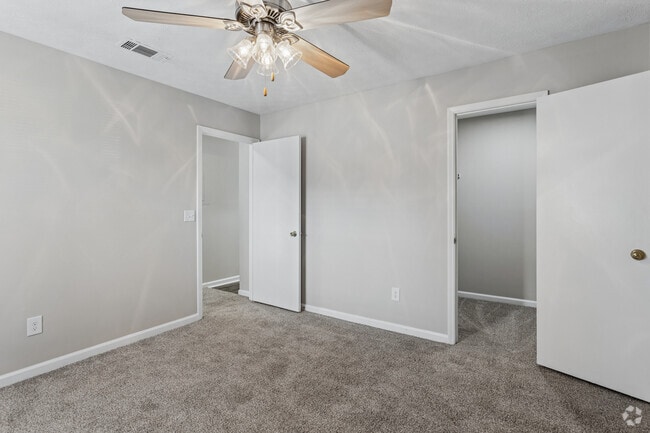 1BR, 1BA - 800SF - Bedroom