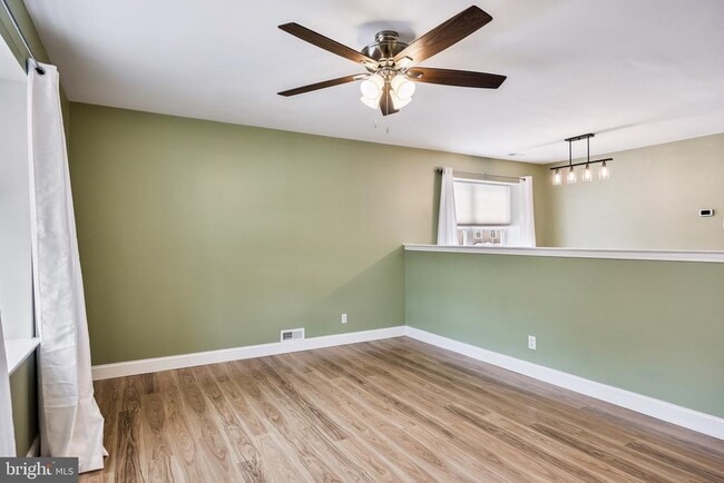 Photo - 101 Camber Ln