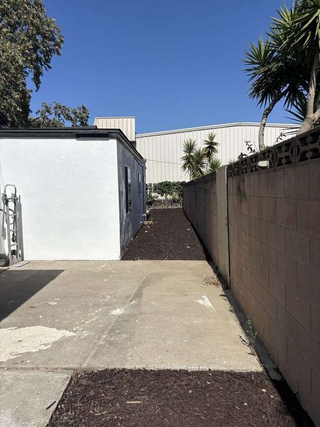 Photo - 218 Oak St