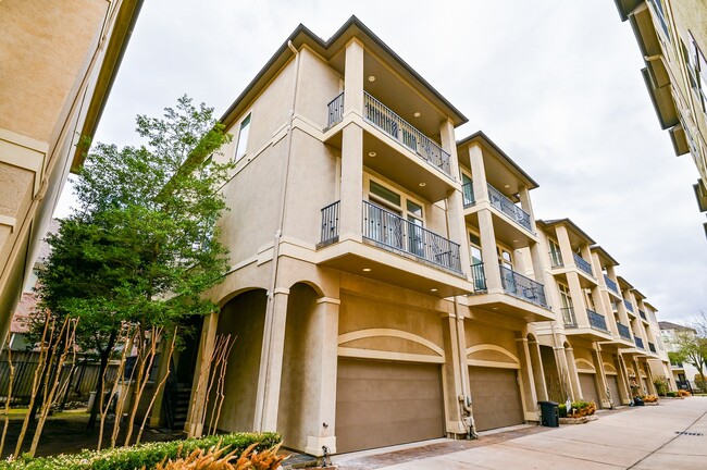 Building Photo - 6818 Staffordshire Blvd