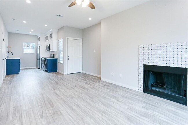 Photo - 9504 Menchaca Rd Unidad B