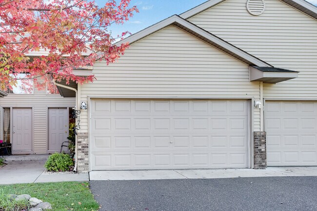 Photo - 3 bed 2bath townhome finished basewment , double garage, deck