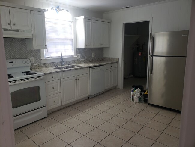 Photo - 5428 Sidbury Rd