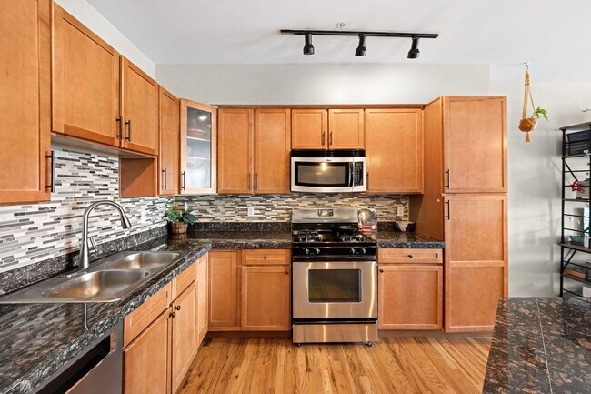 Photo - 1BD Jefferson Park Condo with Office and Parking Spot