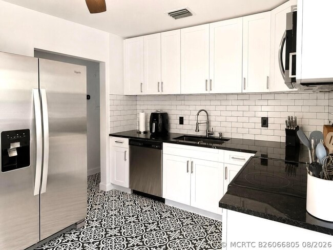 Photo - 617 N D St