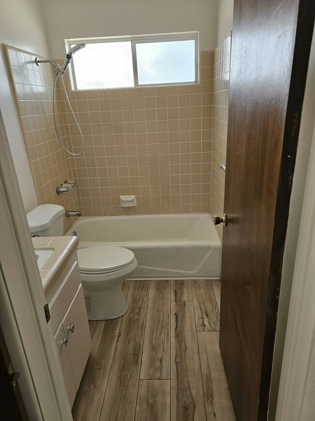 Building Photo - 633 Pasadena Trail