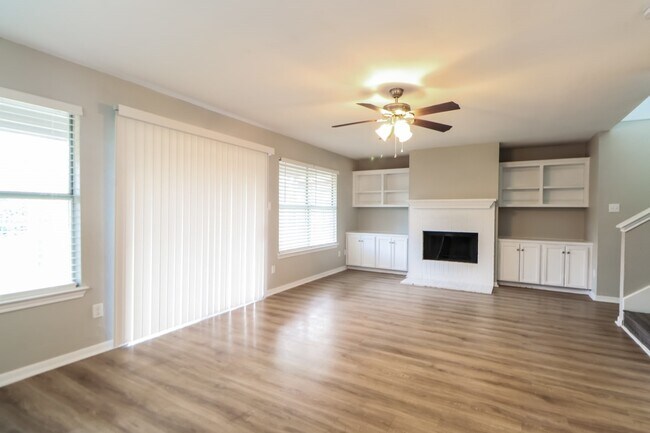 Photo - 2221 Jasmine Path