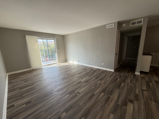 Photo - 555 N Dupont Ave Unit B27