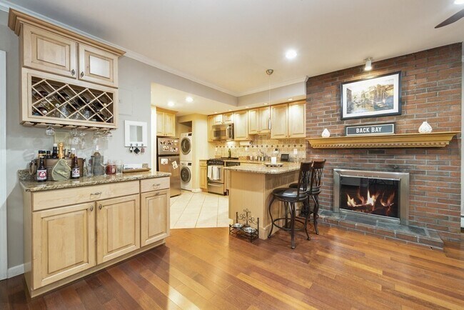 Photo - 270 Beacon St Unidad A