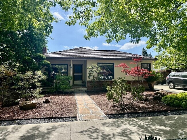 Building Photo - Palo Alto Dream Rental with Backyard Parad...