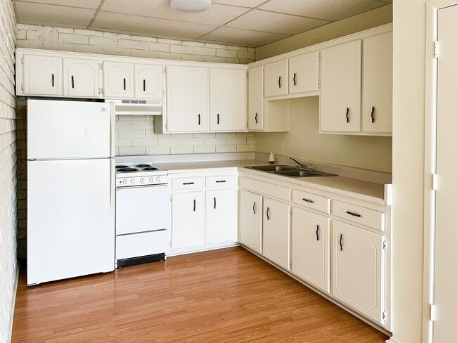 Photo - Ponderosa Apartments