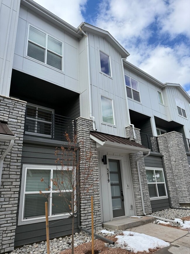 Gorgeous New Construction 4 bedroom Townhome - Gorgeous New Construction 4 bedroom Townhome