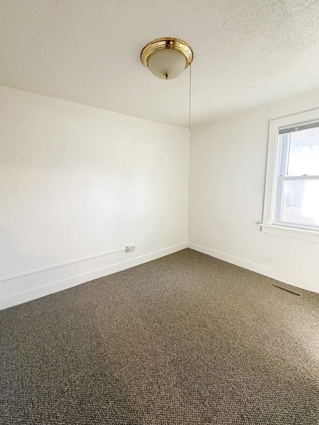 Bedroom 1 10'x12' - 950 Center St Unit #2