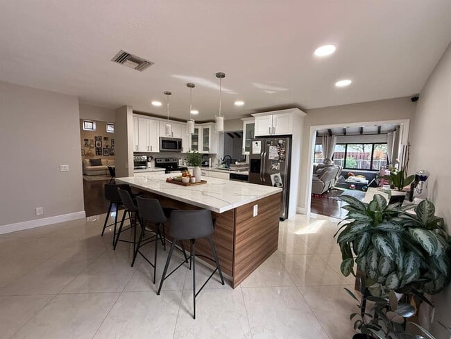 Building Photo - 1988 Sacramento