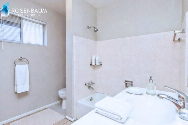 Photo - 826 E 4th Pl Unit B