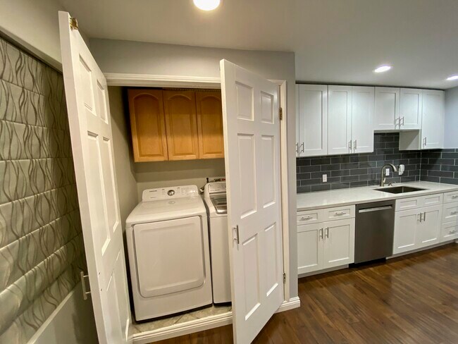 Laundry area - 7505 Hampton Ave Unidad 1