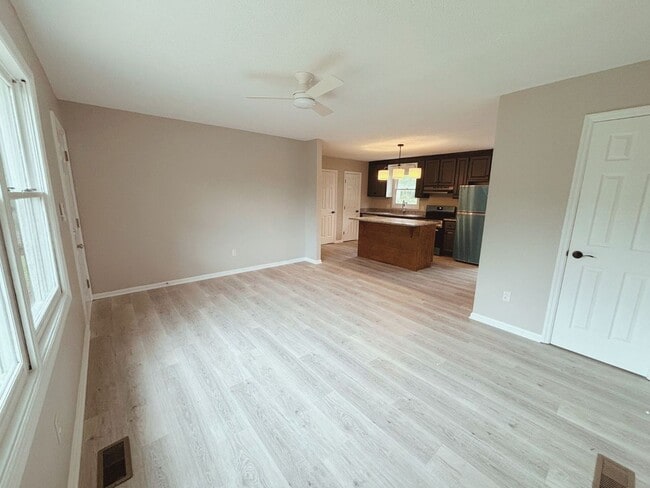 Photo - 106 Brown Cir