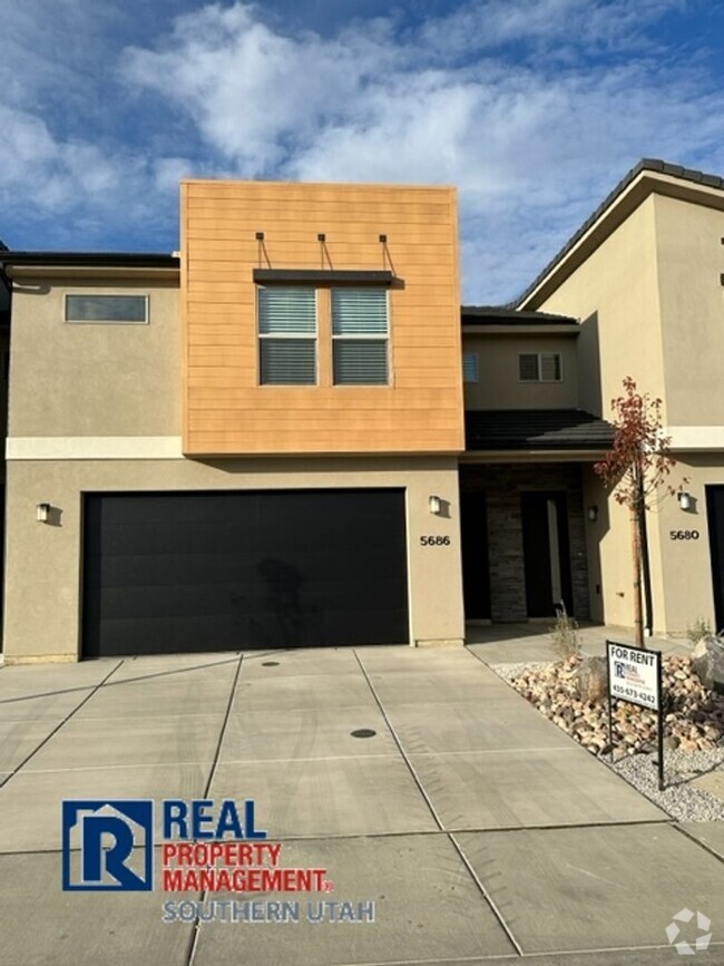 Building Photo - 1 year old Townhome in South Desert