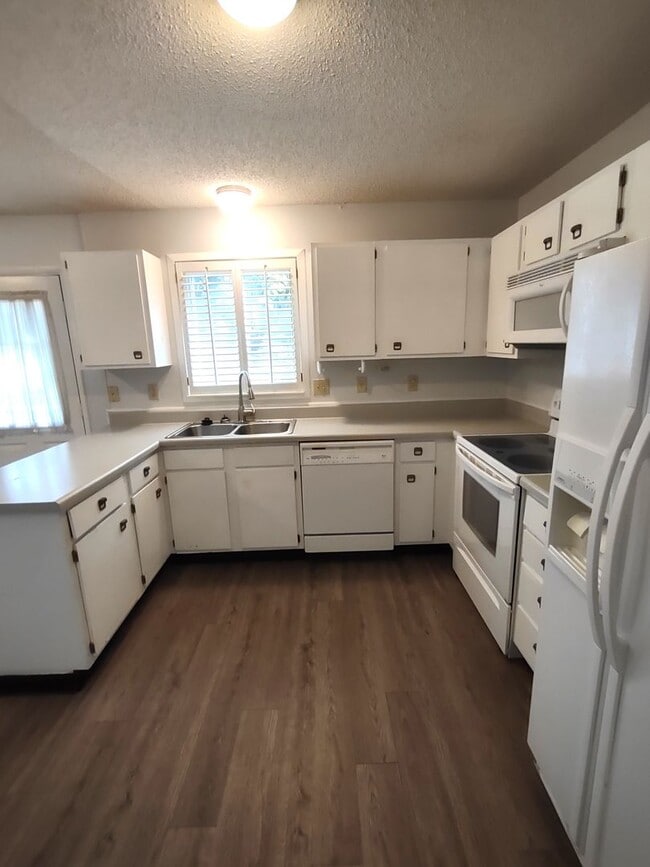 Photo - Beautiful Townhome located in Quail Hollow!